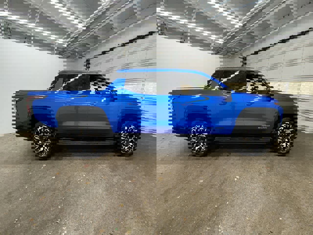 Used 2025 Chevrolet Silverado EV RST image 7