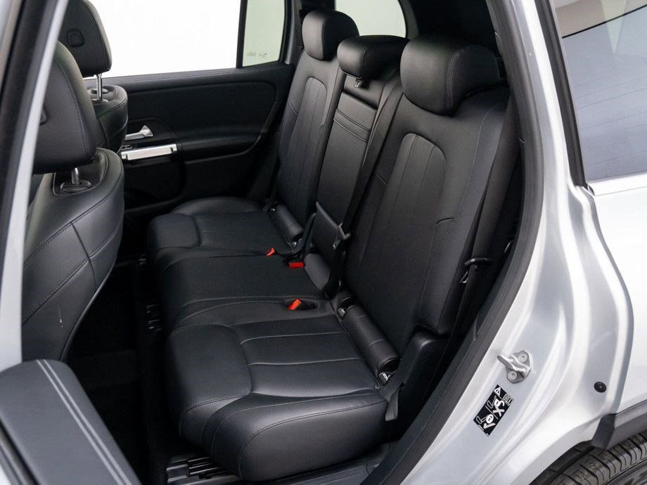 Used 2021 Mercedes-Benz GLB 250 4MATIC w/ Premium Package image 21