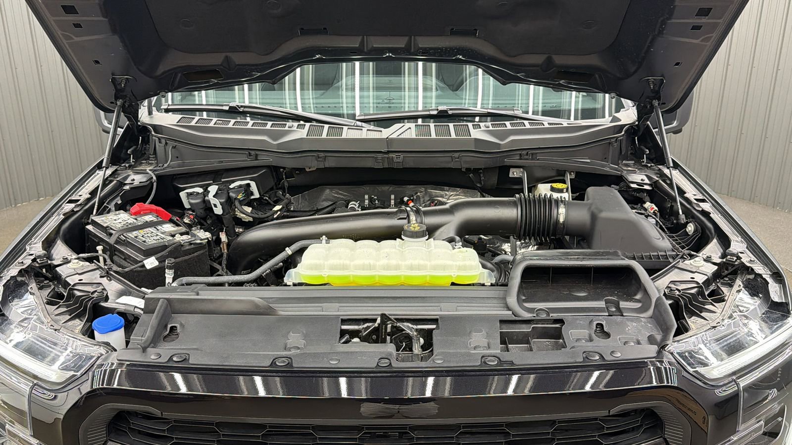 Used 2025 Ford F150 Lariat AWD/4WD image 19