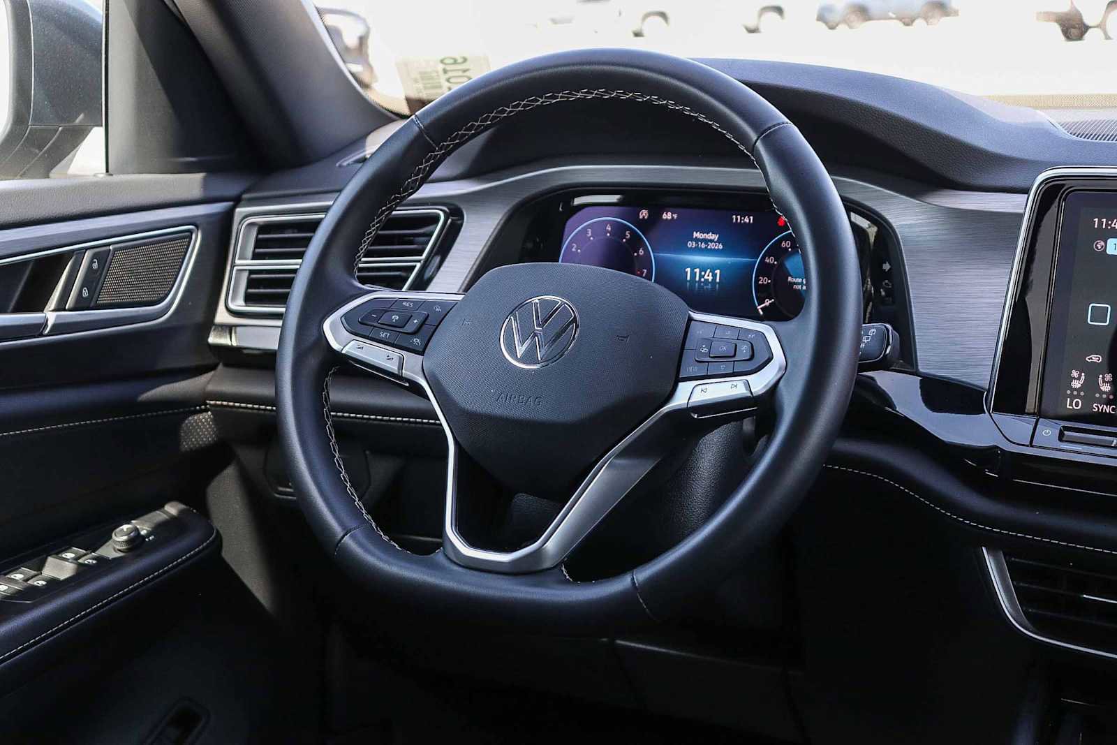 Used 2025 Volkswagen Atlas Cross Sport SE image 14