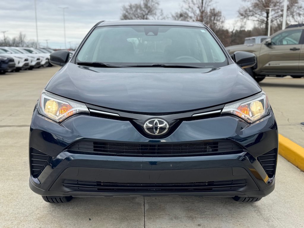 Used 2018 Toyota RAV4 LE image 1