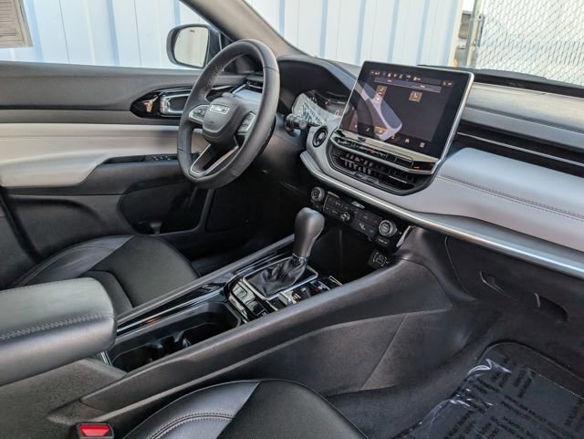 Used 2024 Jeep Compass Limited image 32