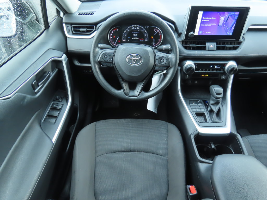Used 2023 Toyota RAV4 LE AWD/4WD image 5
