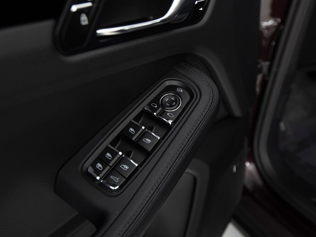 Certified 2025 Porsche Macan image 20