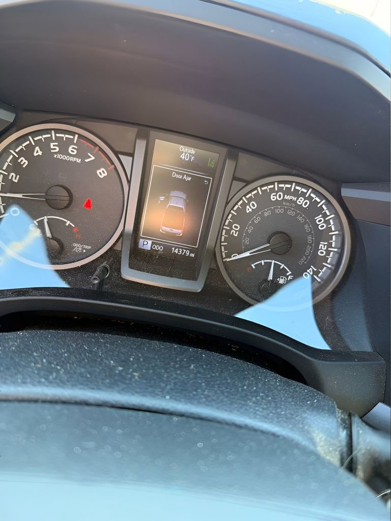 Used 2018 Toyota Tacoma TRD Off-Road w/ Technology Package image 14