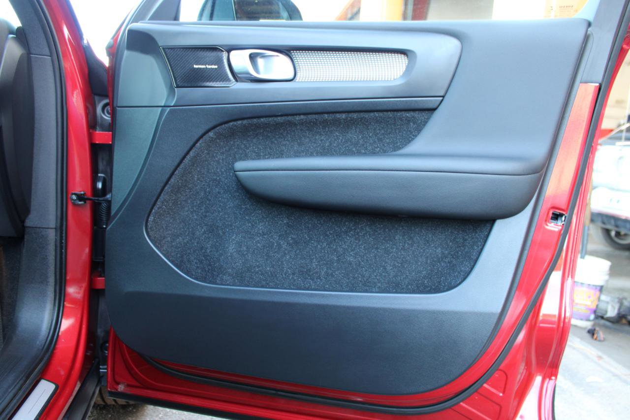 Used 2019 Volvo XC40 T5 R-Design image 45