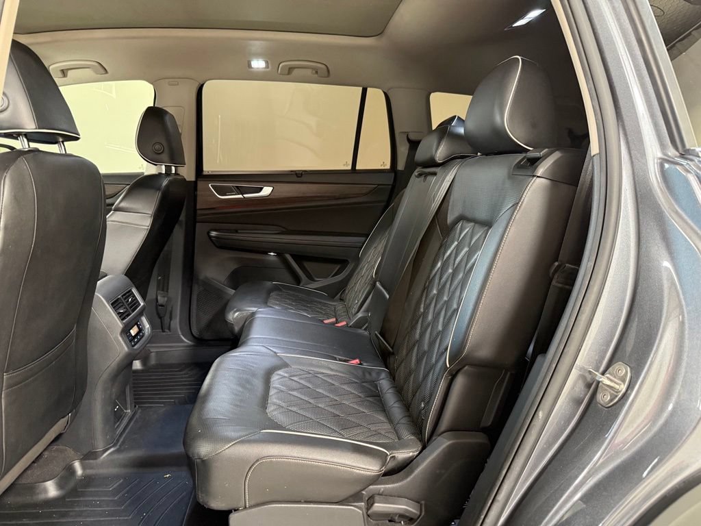 Used 2024 Volkswagen Atlas SEL Premium R-Line AWD/4WD image 18