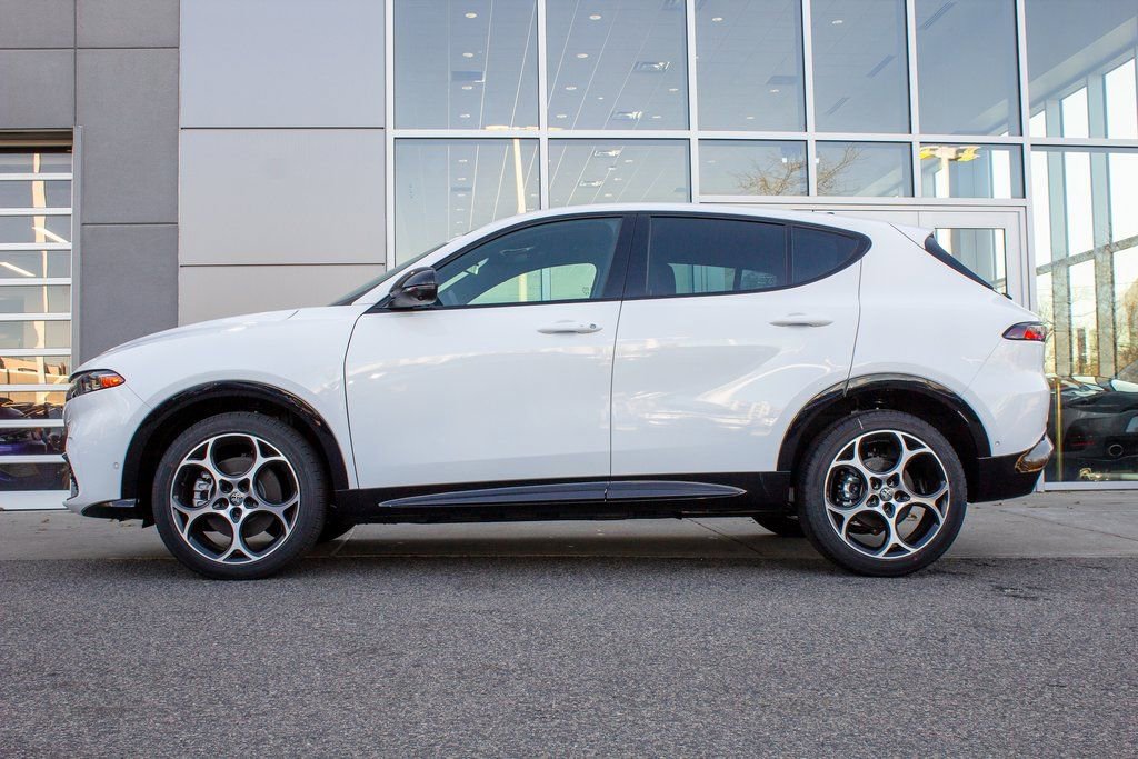 Used 2025 Alfa Romeo Tonale w/ Premium Package image 7