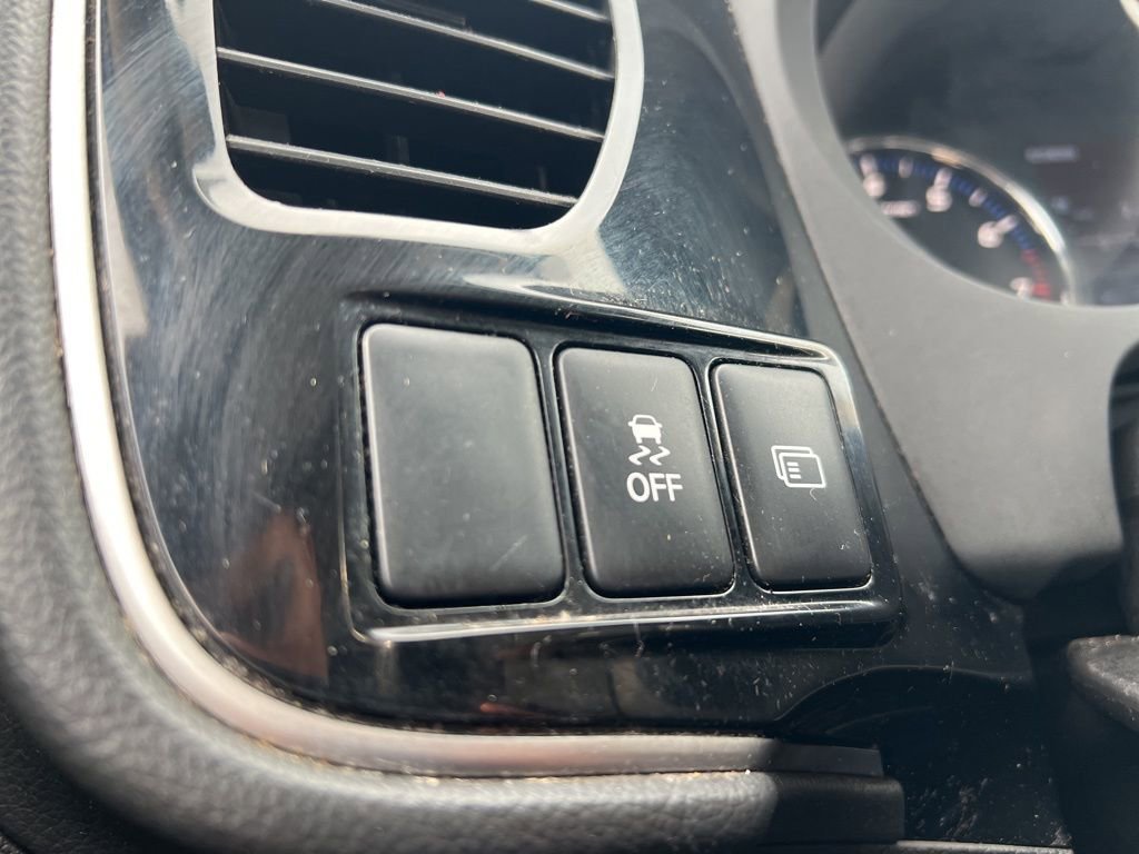 Used 2017 Mitsubishi Outlander SE image 20