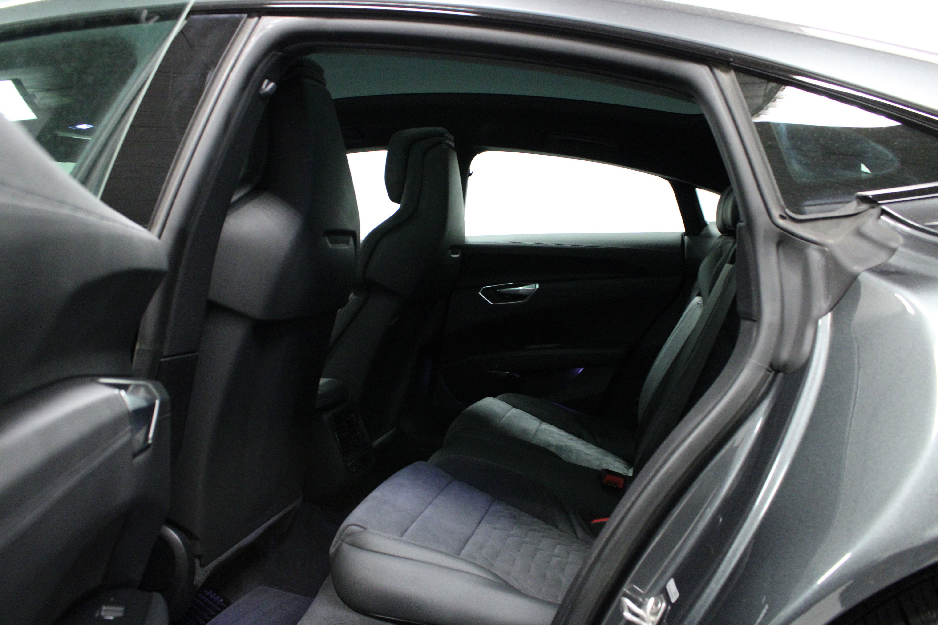 Used 2023 Audi e-tron GT Premium Plus image 13