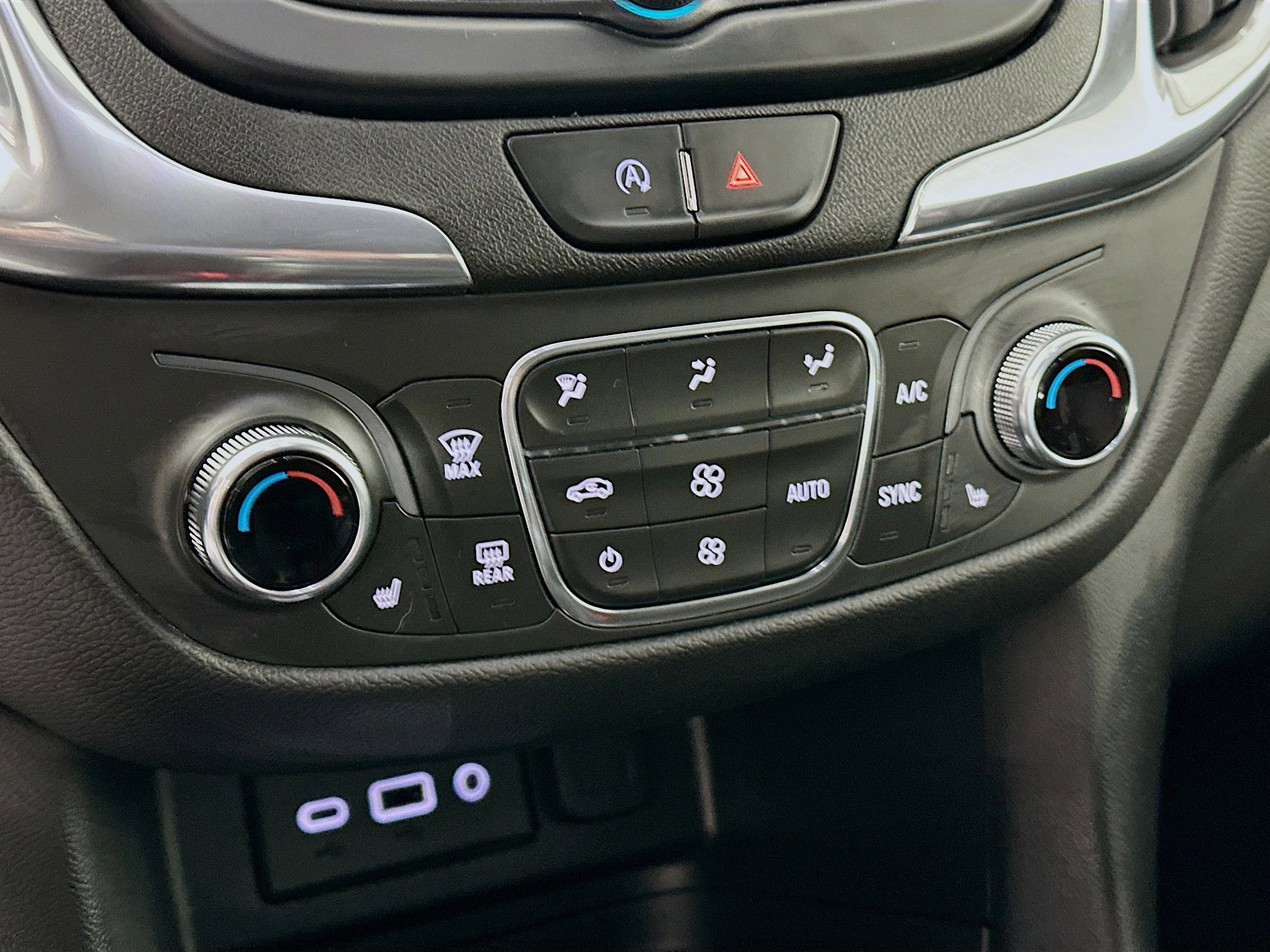 Used 2022 Chevrolet Equinox LT image 24