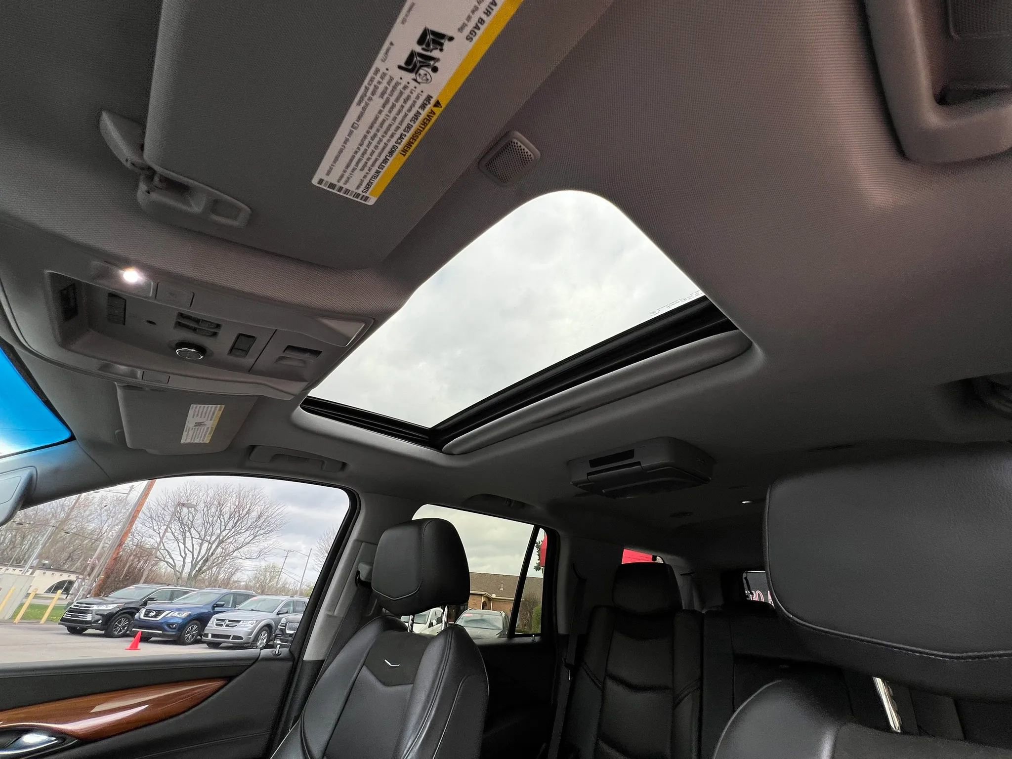 Used 2015 Cadillac Escalade Luxury image 19