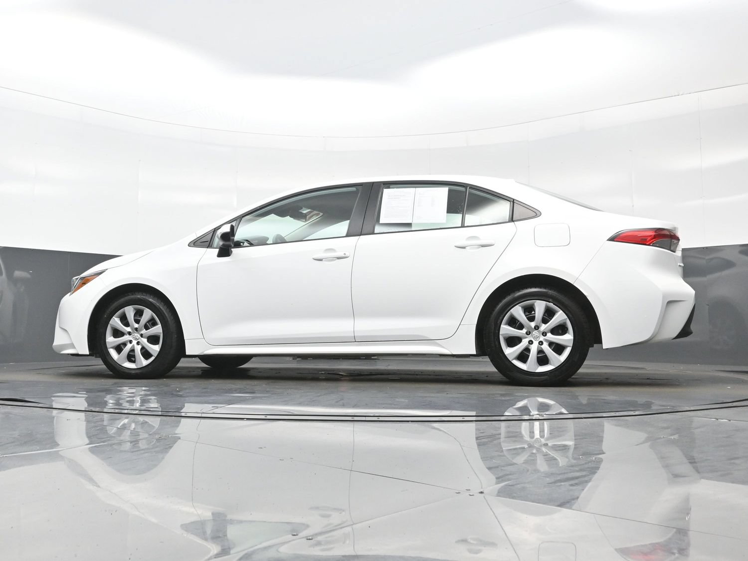 Used 2024 Toyota Corolla LE FWD image 27