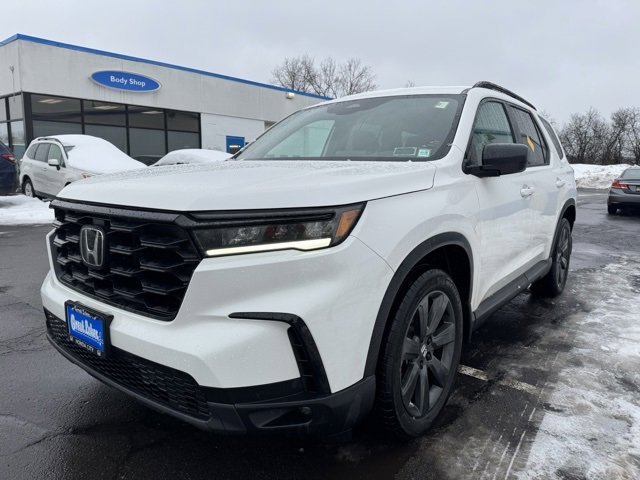 Used 2023 Honda Pilot Sport image 6