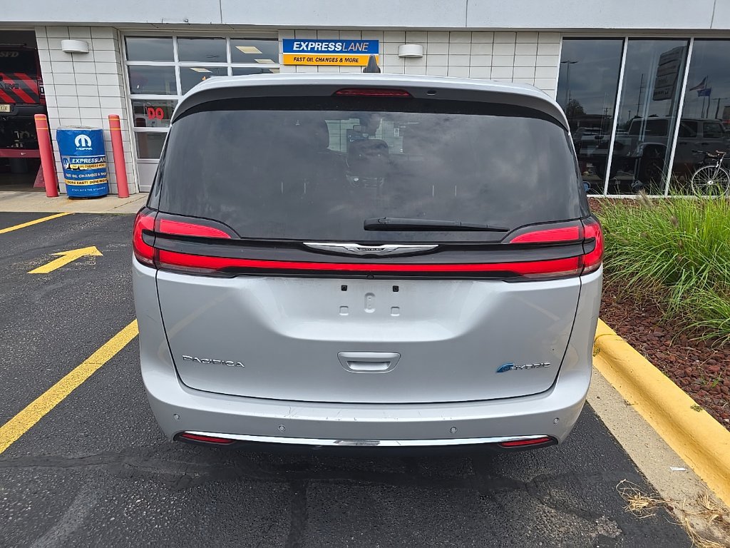 Used 2024 Chrysler Pacifica Limited FWD image 7