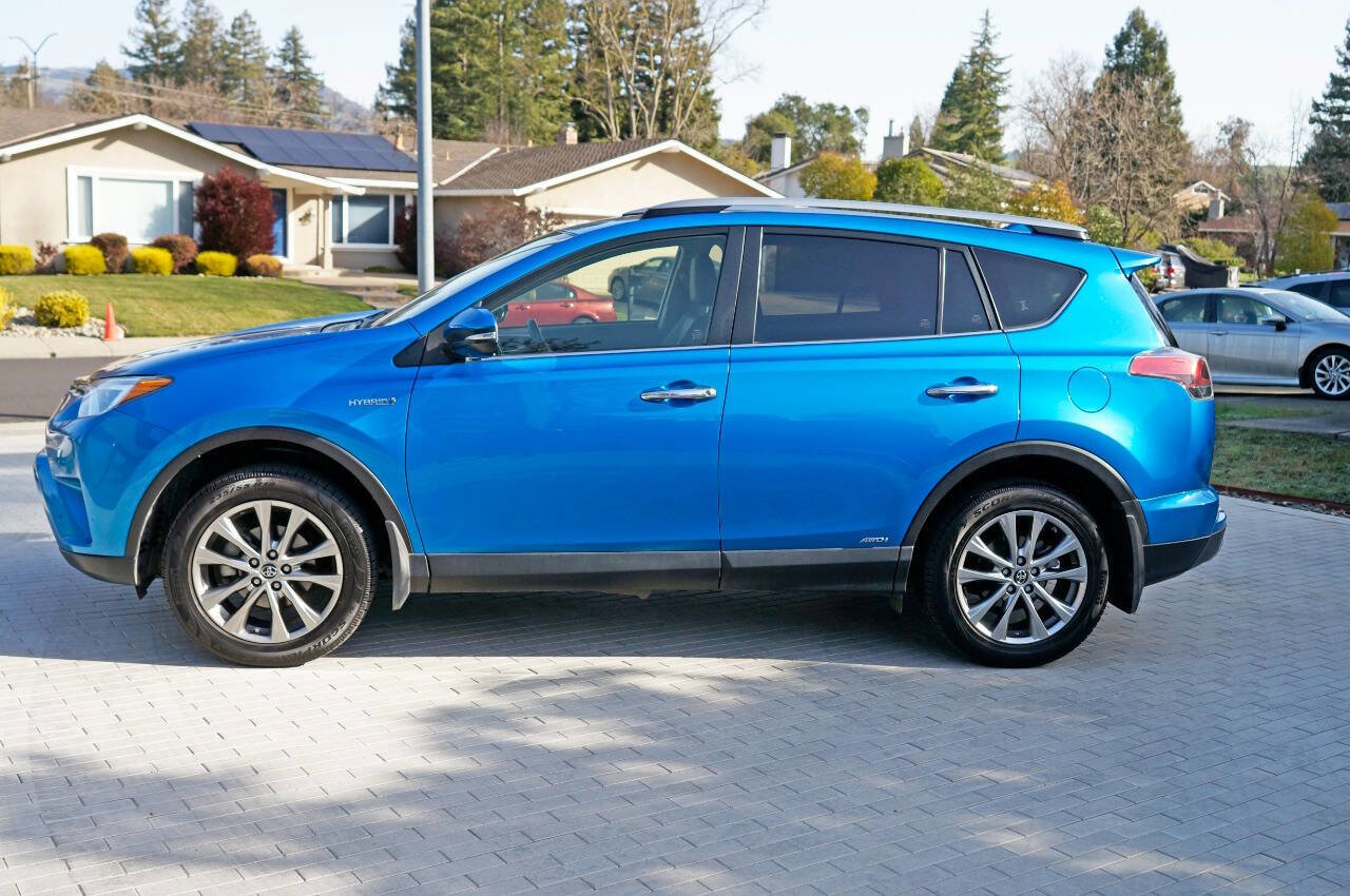 Used 2018 Toyota RAV4 Limited w/ Advanced Technology Package image 8