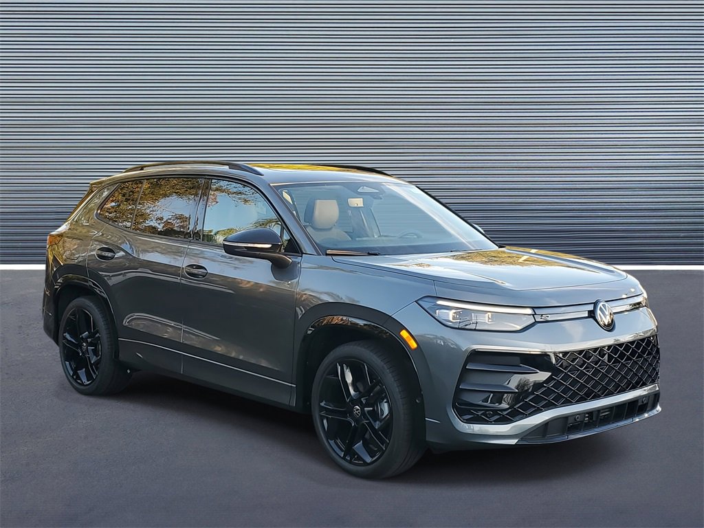 New 2026 Volkswagen Tiguan SE R-Line image 2