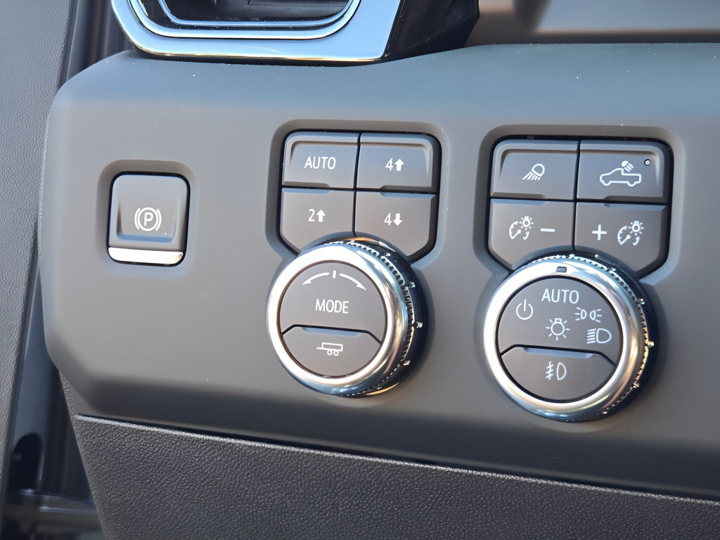 Certified 2025 GMC Sierra 1500 AT4 w/ AT4 Premium Package AWD/4WD image 36