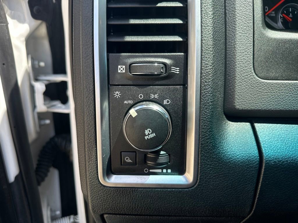 Used 2014 RAM 1500 Classic SLT w/ Remote Start & Security Group AWD/4WD image 12