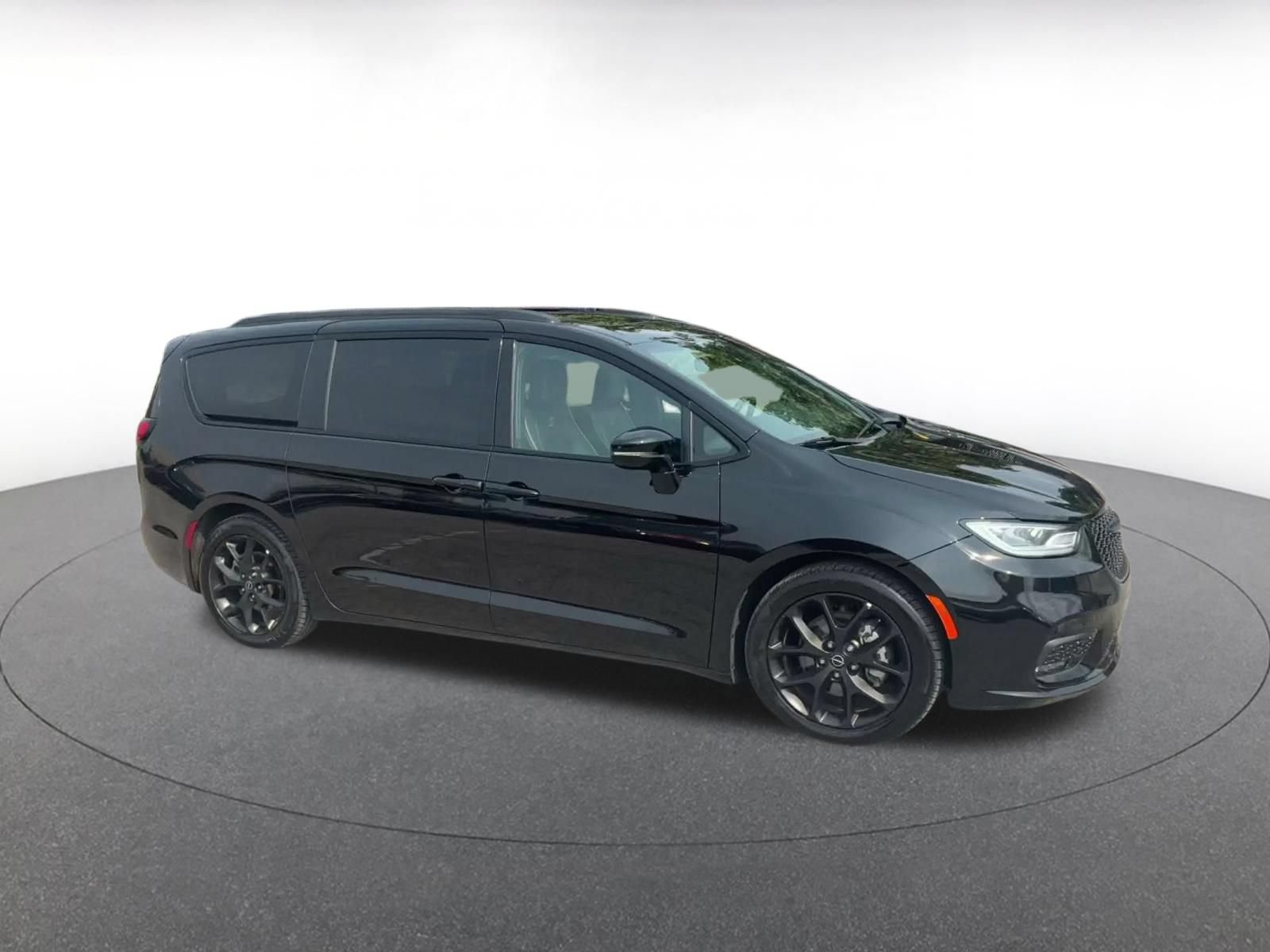 Used 2025 Chrysler Pacifica Limited FWD video 2