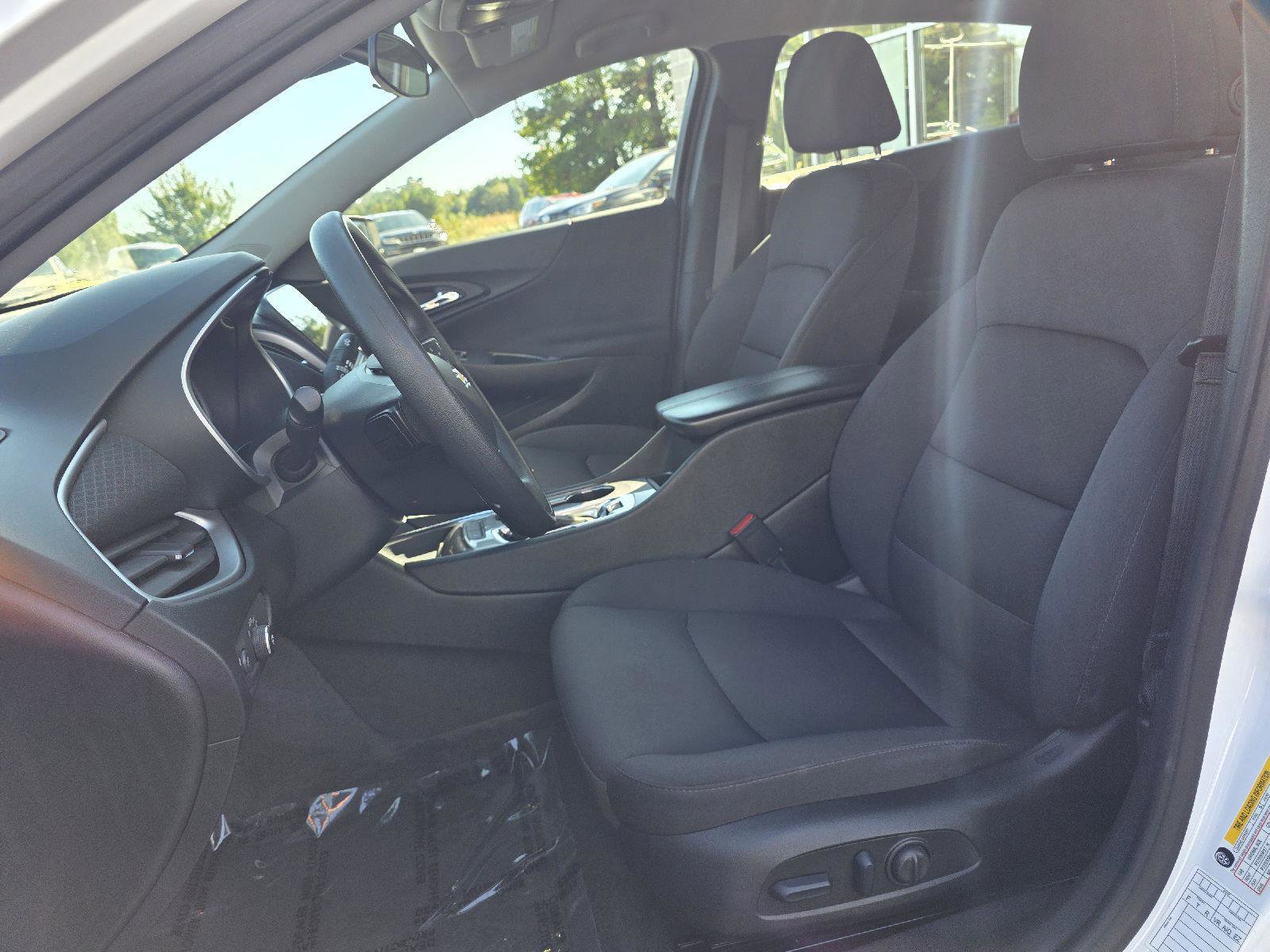 Used 2024 Chevrolet Malibu LT image 9