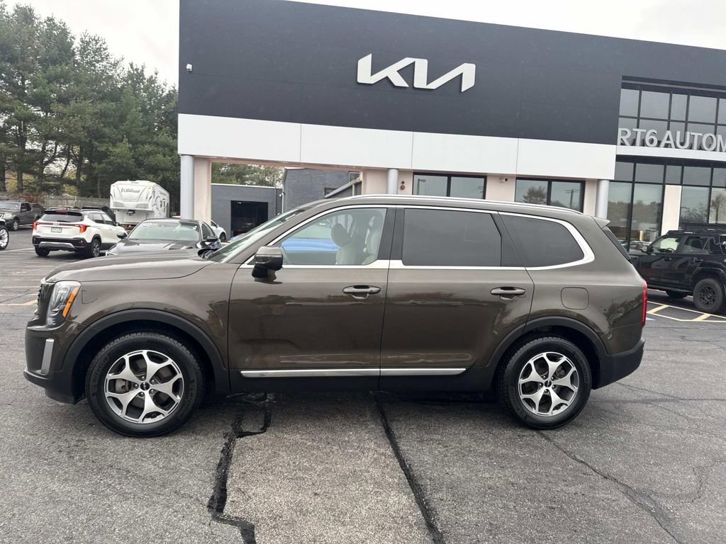 Used 2022 Kia Telluride EX image 2