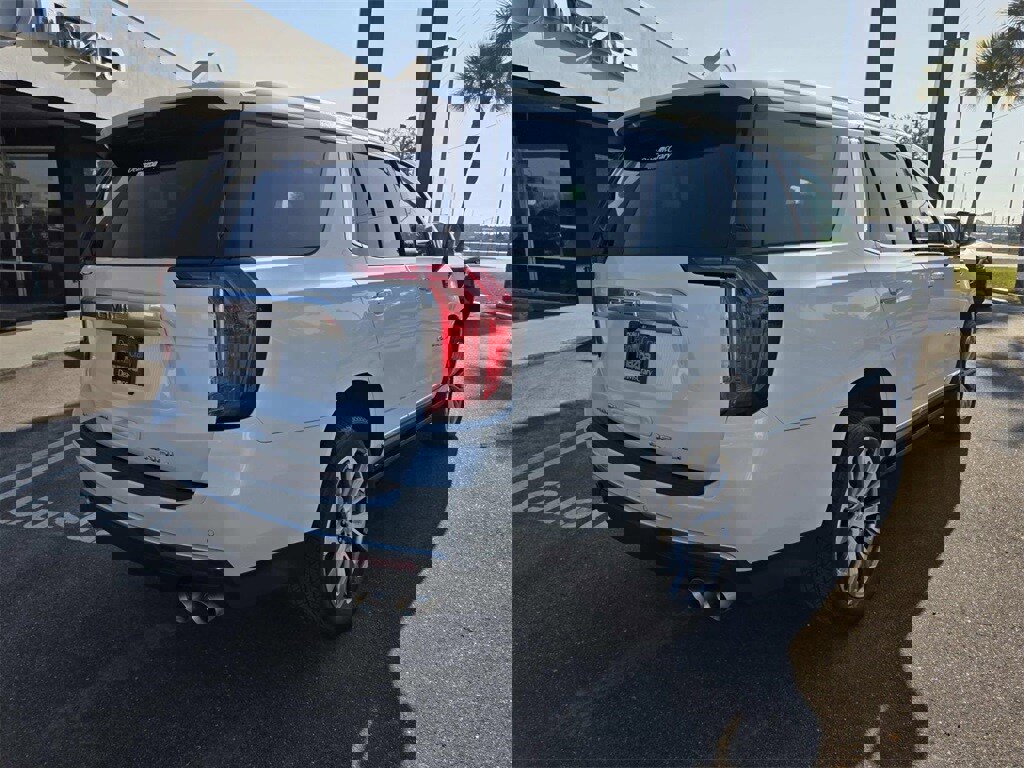 Used 2021 GMC Yukon Denali image 3