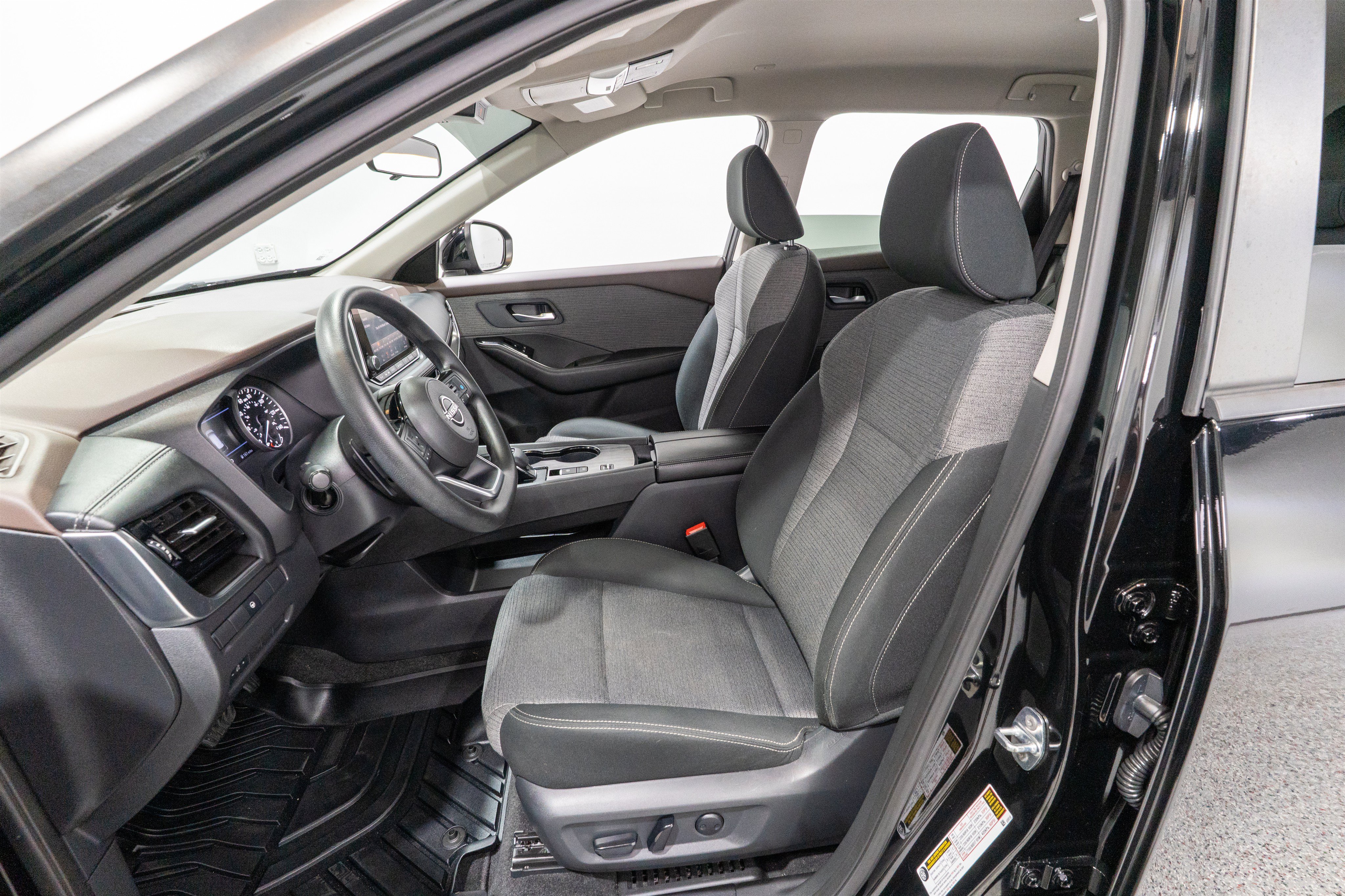 Used 2022 Nissan Rogue SV FWD image 15
