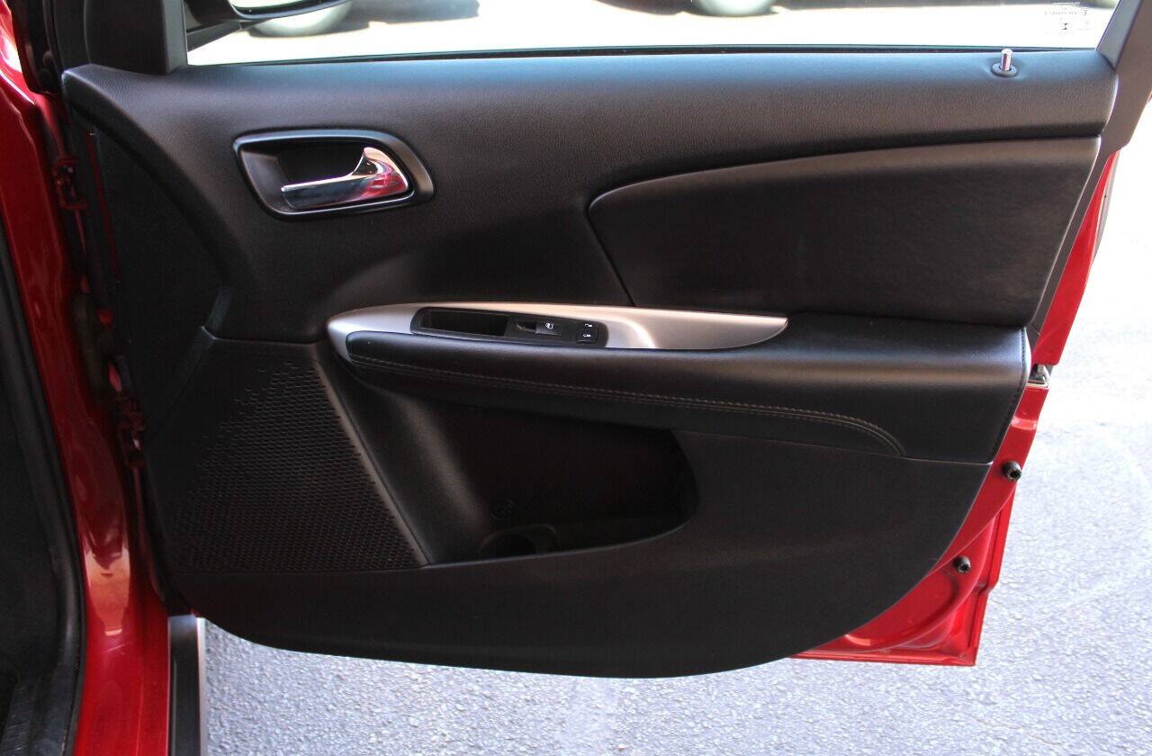 Used 2018 Dodge Journey SE w/ Popular Equipment Group FWD image 9