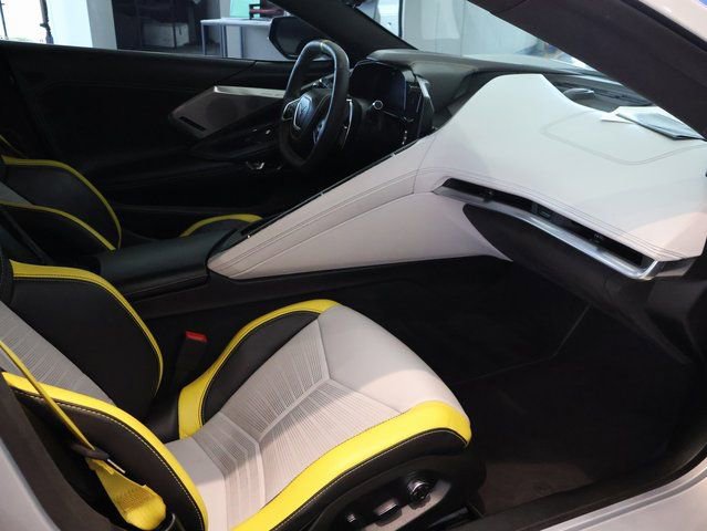Used 2021 Chevrolet Corvette Stingray Premium Cpe w/ Z51 Performance Package image 8