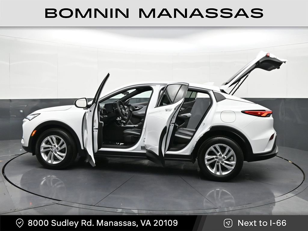 Used 2024 Buick Envista Preferred w/ Advanced Safety Package image 38