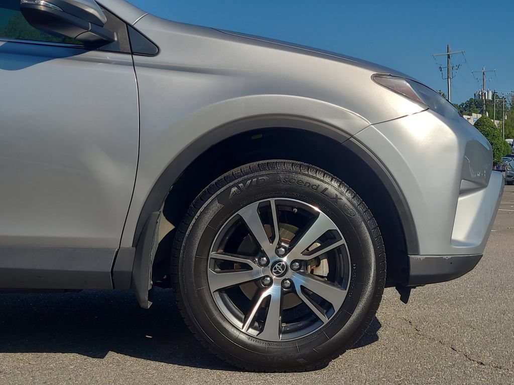 Used 2018 Toyota RAV4 XLE w/ Plus Extra Value Package FWD image 9
