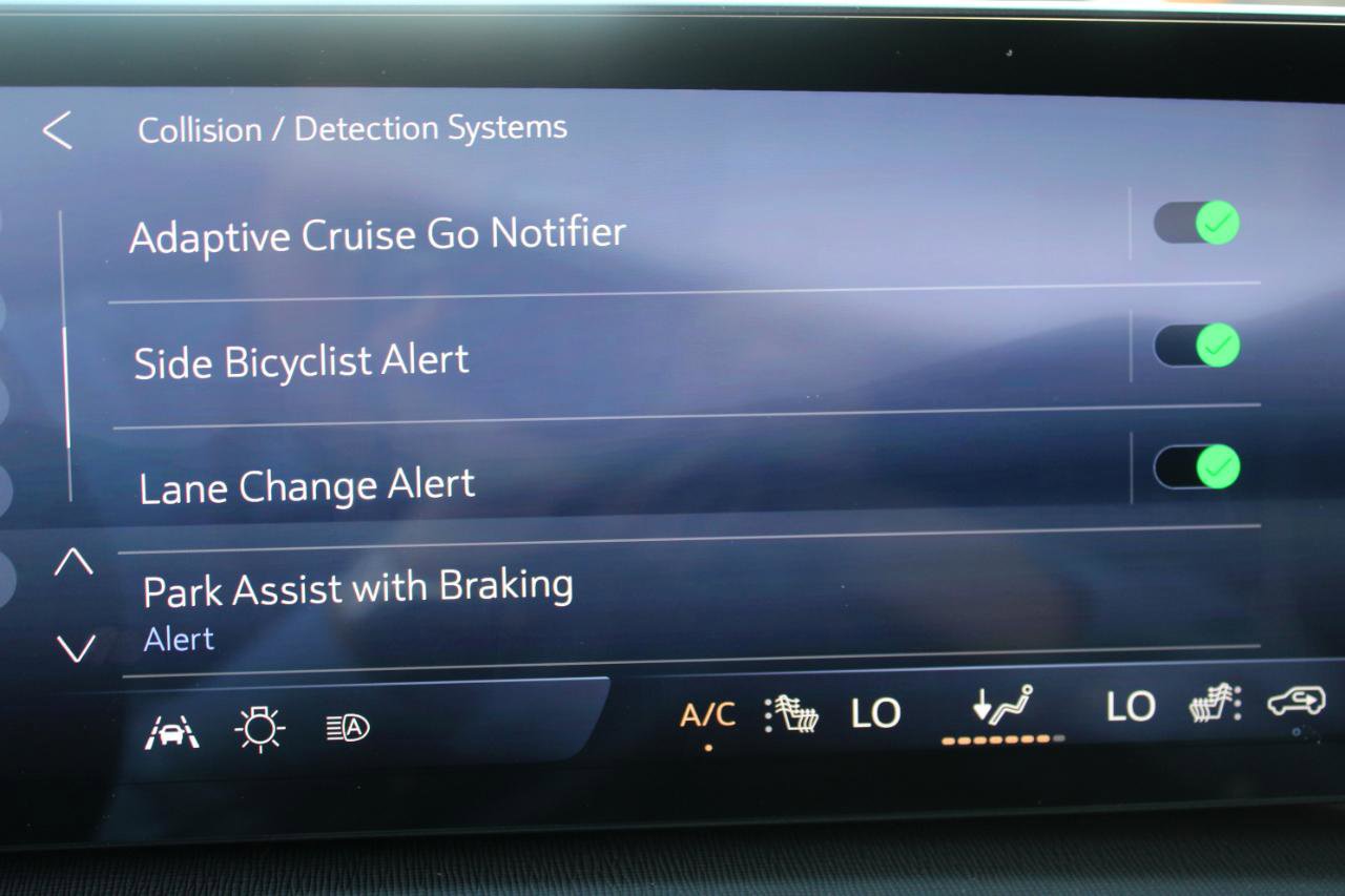 Used 2025 Buick Enclave Preferred image 30