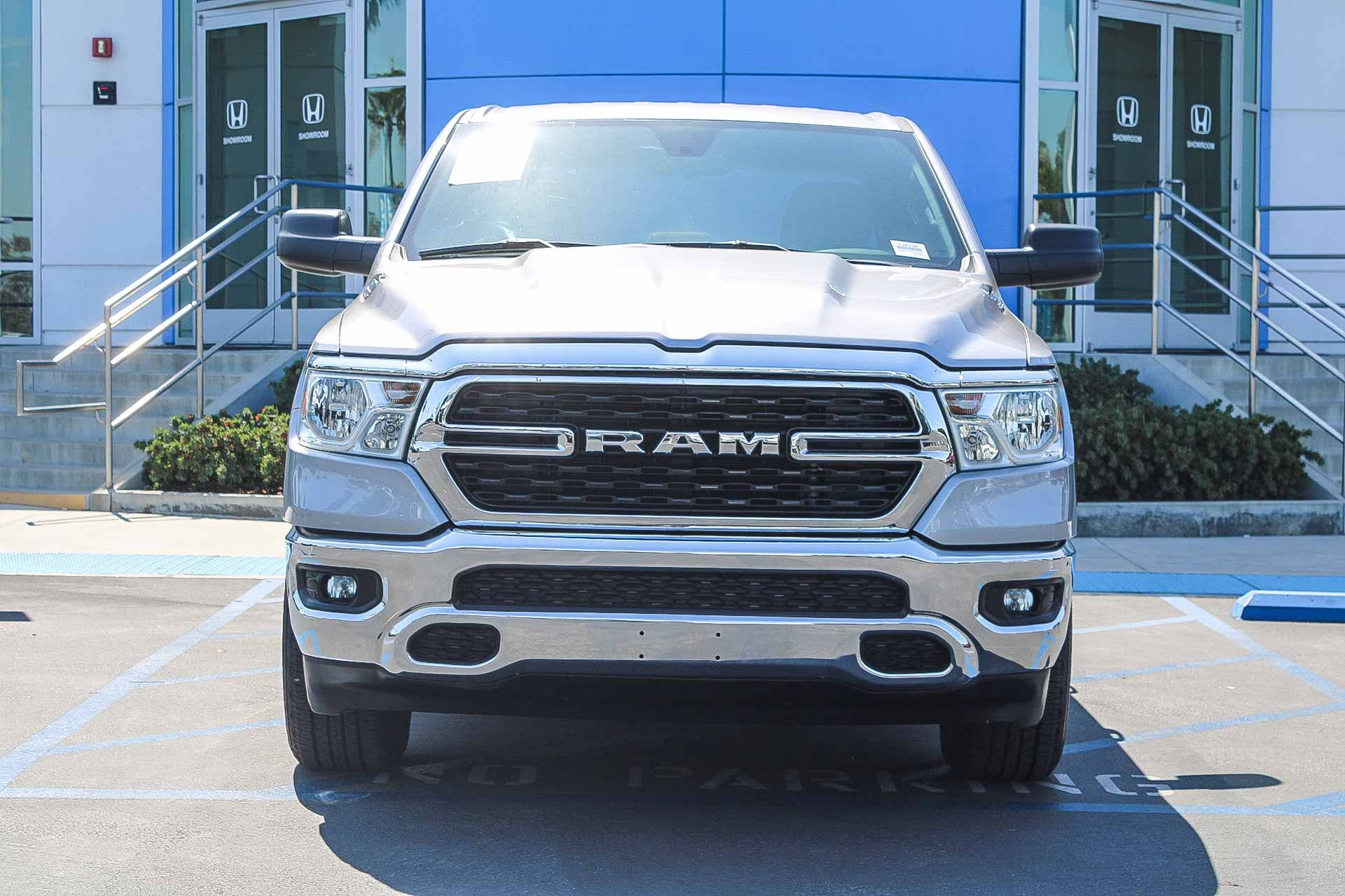 Used 2022 RAM 1500 Big Horn AWD/4WD image 2