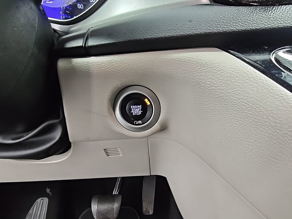 Used 2023 Chrysler Pacifica Touring-L image 21