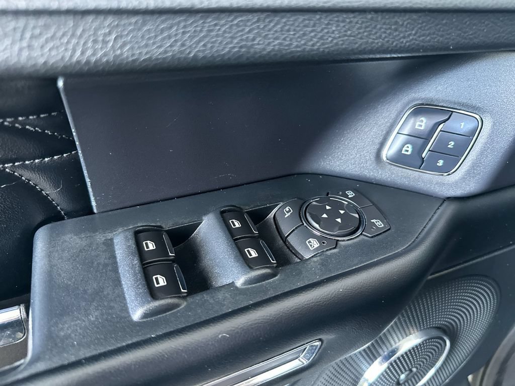 Used 2018 Ford Expedition Platinum RWD image 10