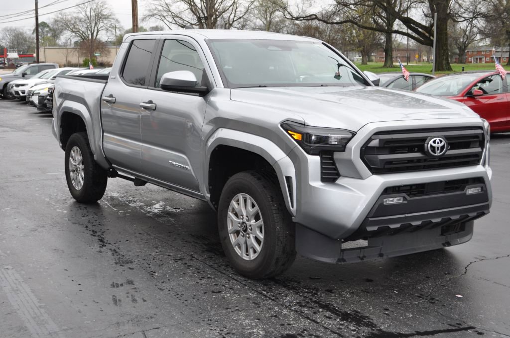 Used 2025 Toyota Tacoma SR5 image 5