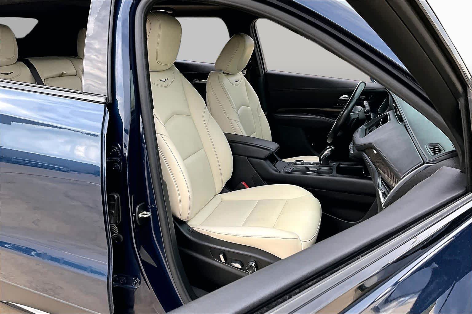 Used 2019 Cadillac XT4 Sport w/ Cold Weather Package AWD/4WD image 9