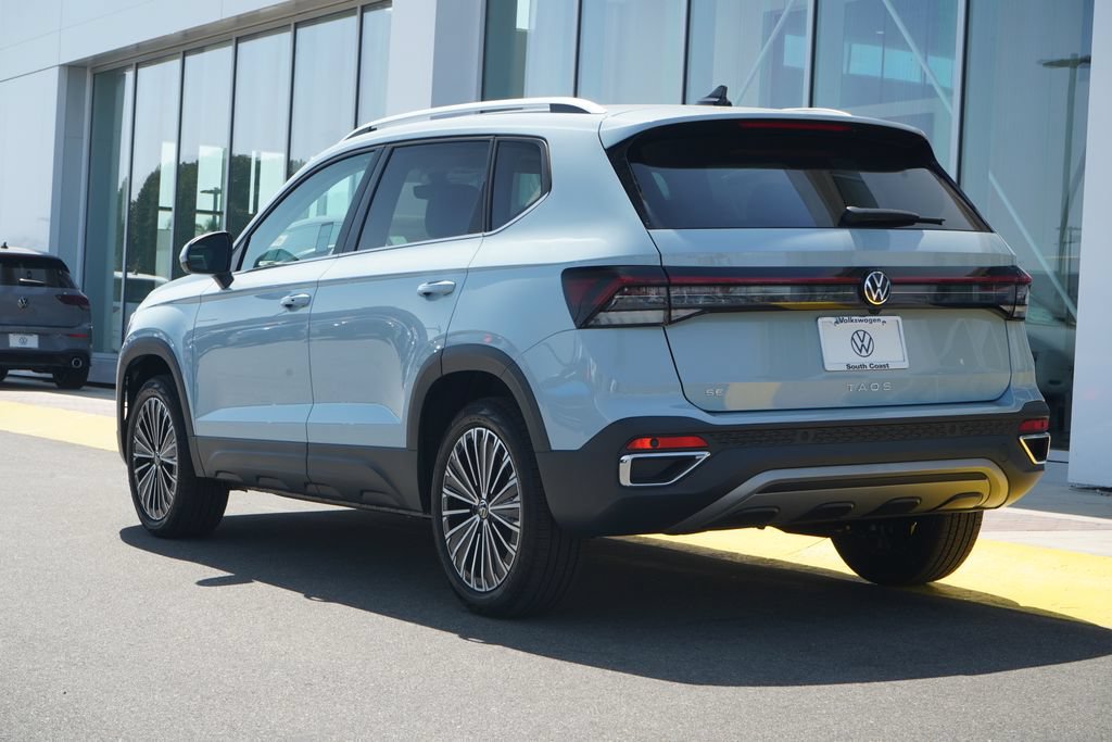 New 2026 Volkswagen Taos SE FWD image 3