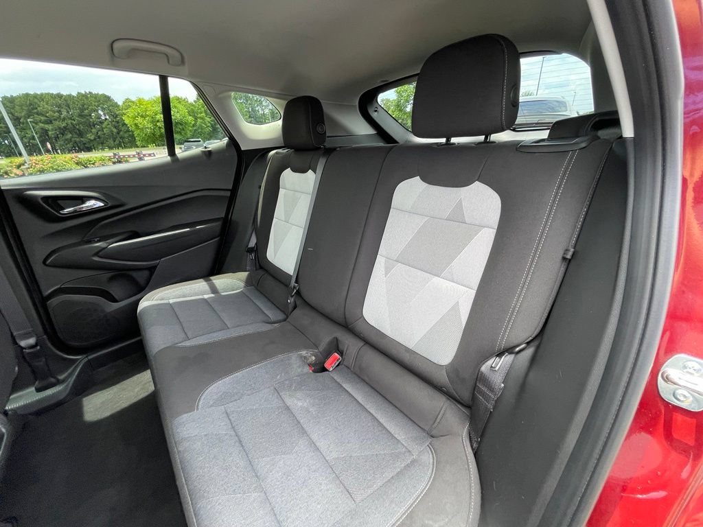 Used 2025 Chevrolet Trax LS w/ LS Convenience Package FWD image 25