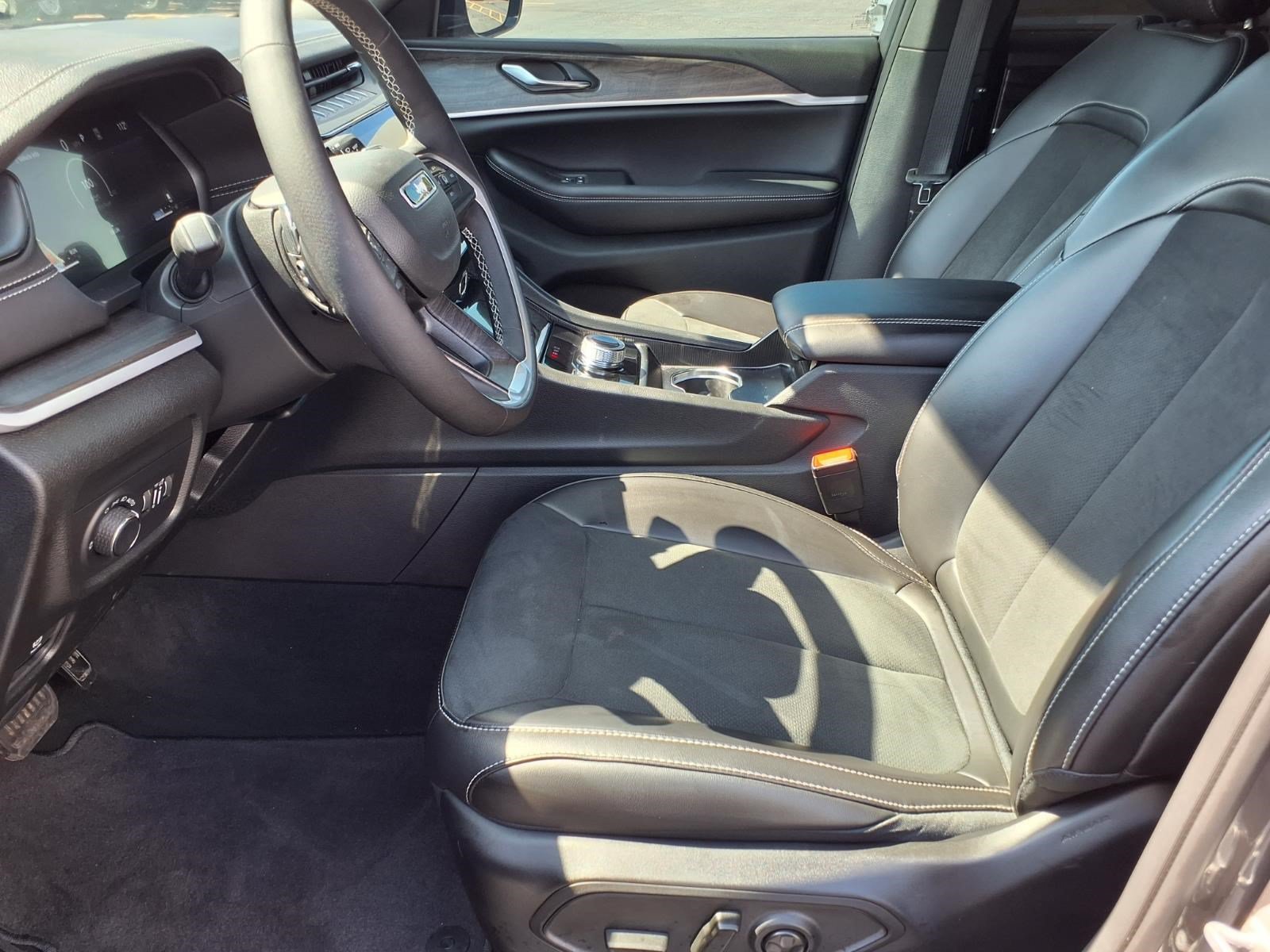 Used 2026 Jeep Grand Cherokee L 2WD image 14