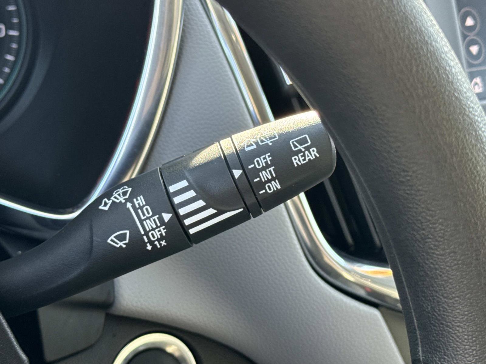 Used 2022 Chevrolet Equinox LS w/ LS Convenience Package image 10