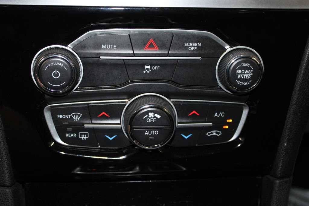 Used 2023 Chrysler 300 Touring AWD/4WD image 41
