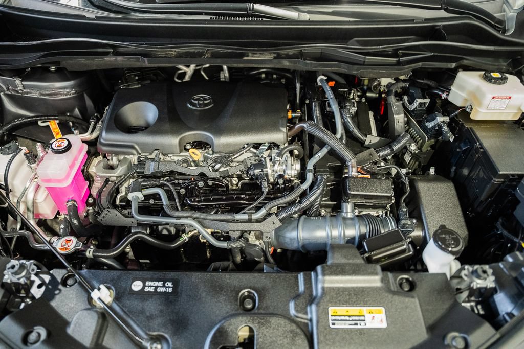 Used 2025 Toyota Sienna LE FWD image 16