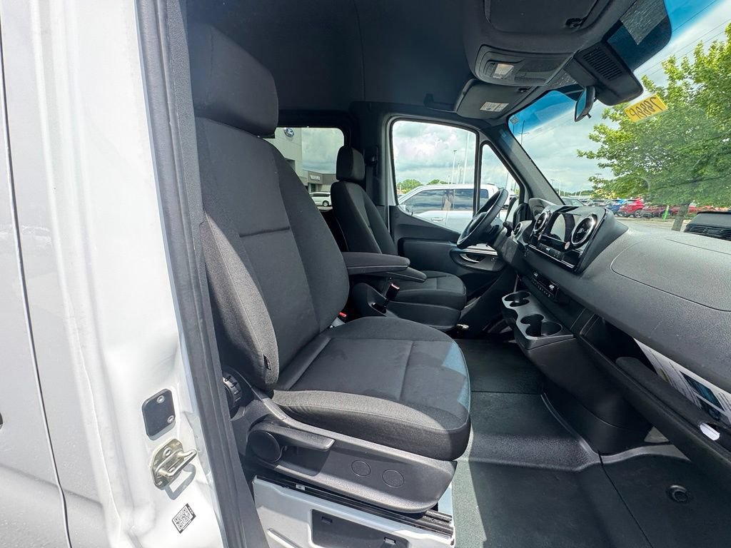 Used 2025 Mercedes-Benz Sprinter 2500 image 15