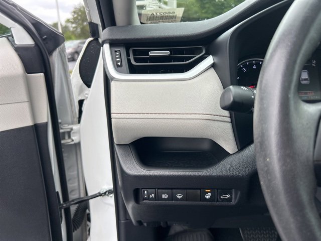 Used 2021 Toyota RAV4 XLE Premium image 30