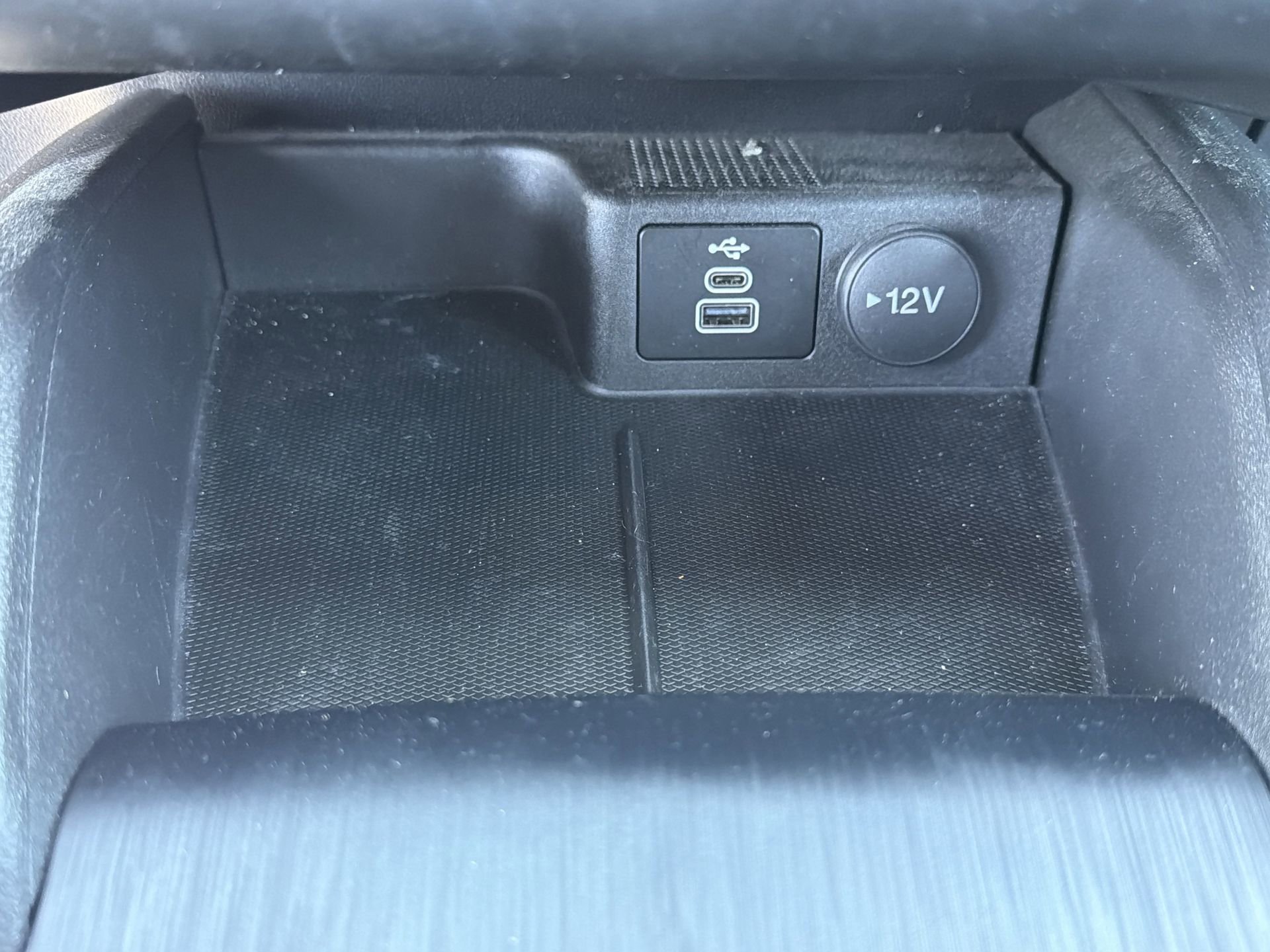 Used 2025 Ford Escape ST-Line w/ Cold Weather Package image 8