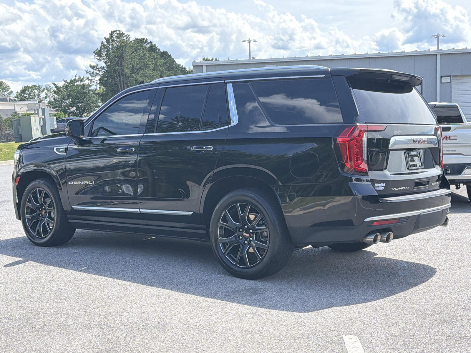 Used 2023 GMC Yukon Denali w/ Denali Reserve Package AWD/4WD image 10