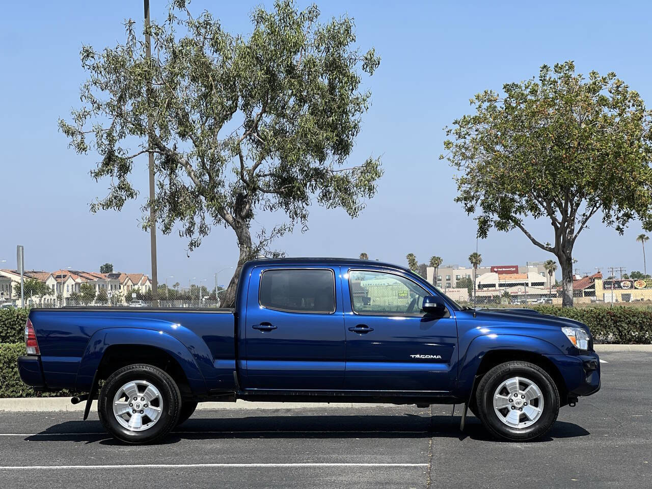 Used 2015 Toyota Tacoma PreRunner w/ TRD Sport Package RWD image 2