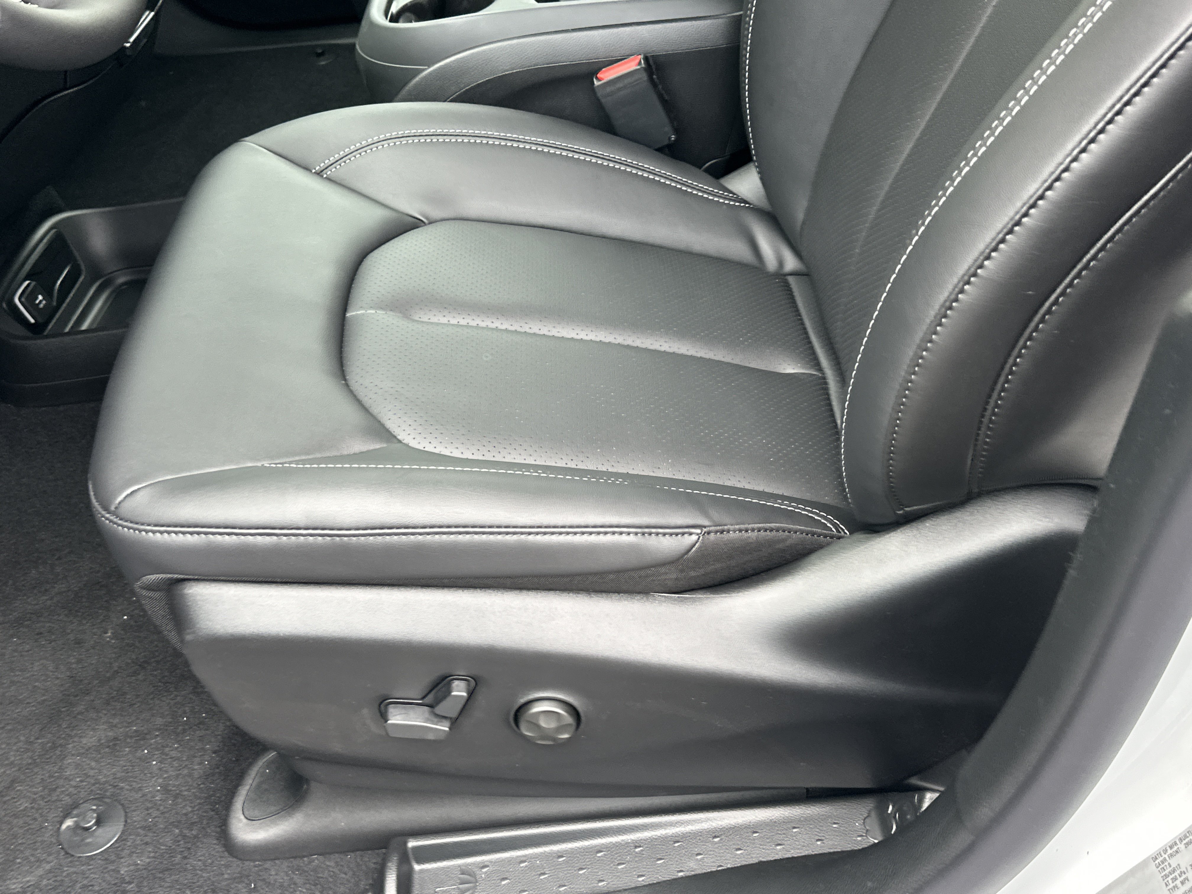 New 2027 Chrysler Pacifica Select w/ Family Tech Group FWD image 27